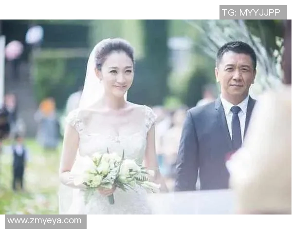 热爱足球明星的女星们:她们的追星故事与情感生活揭秘 热爱足球明星的女星们:她们的追星故事与情感生活揭秘