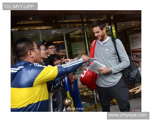 足球明星签名照片组合展现球场传奇瞬间与璀璨人生的完美交融 足球明星签名照片组合展现球场传奇瞬间与璀璨人生的完美交融